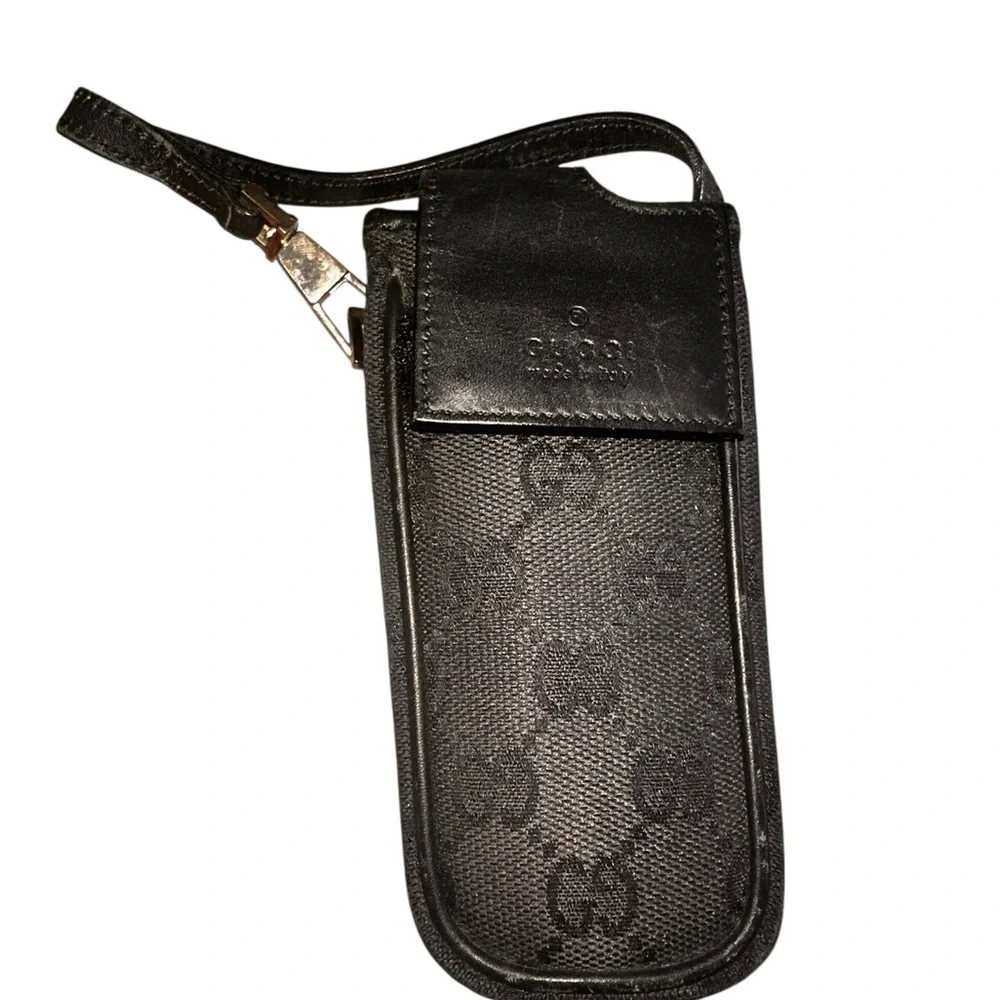 EUC Gucci Black Leather Phone Pouch
